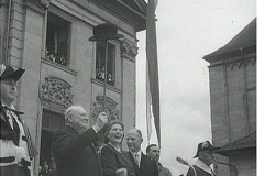 Winston Churchill dopo il famoso discorso del 19 settembre 1946 all'Università di Zurigo, assieme alla figlia Mary (dodis.ch/33386).