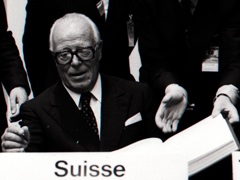 Pierre Graber, President of the Swiss Confederation, signs the CSCE final act in Helsinki on August 1st. Source: Ringier Image Archive, Aarau. Pierre Graber, President of the Swiss Confederation, signs the CSCE final act in Helsinki on August 1st. Source: Ringier Image Archive, Aarau.