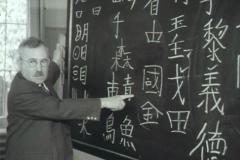 The Swiss Corea-Delegation is being prepared: language lessons in the barracks in Berne