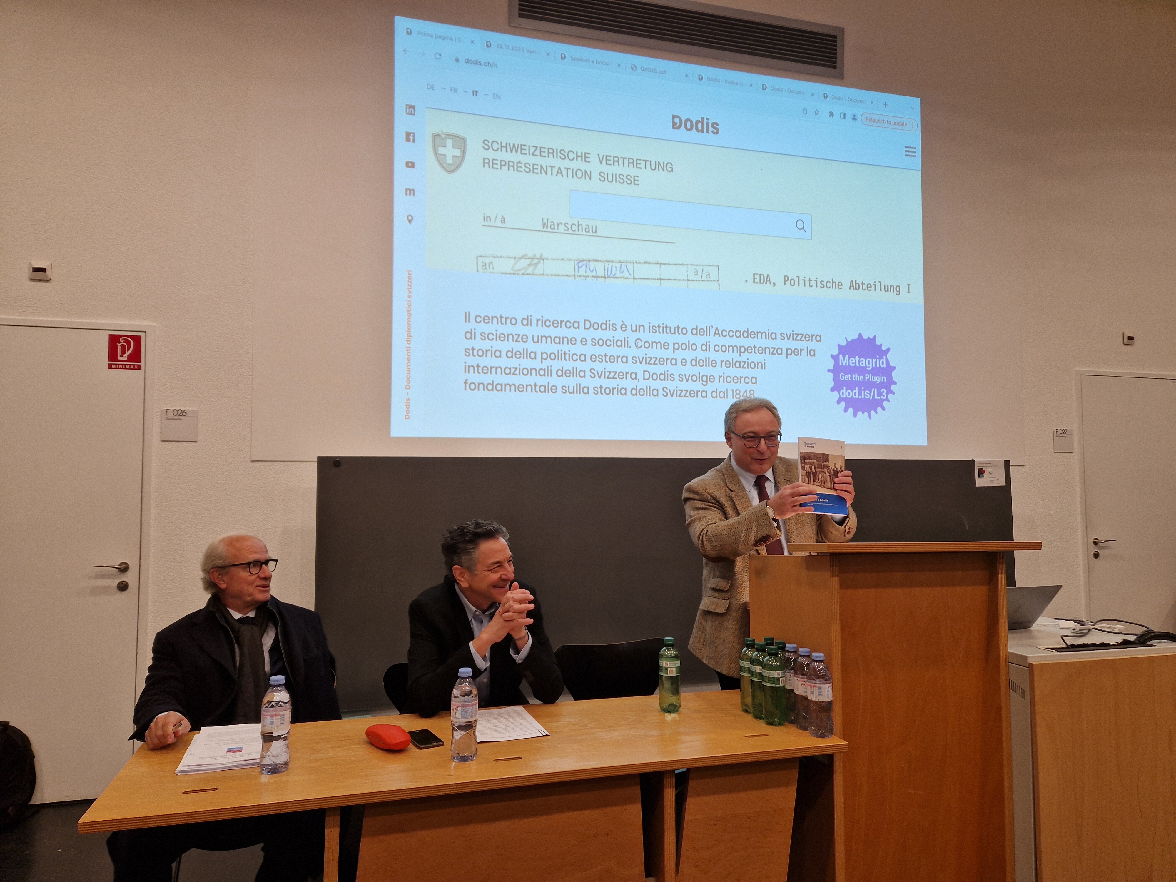 Sacha Zala dà il benvenuto ai presenti.