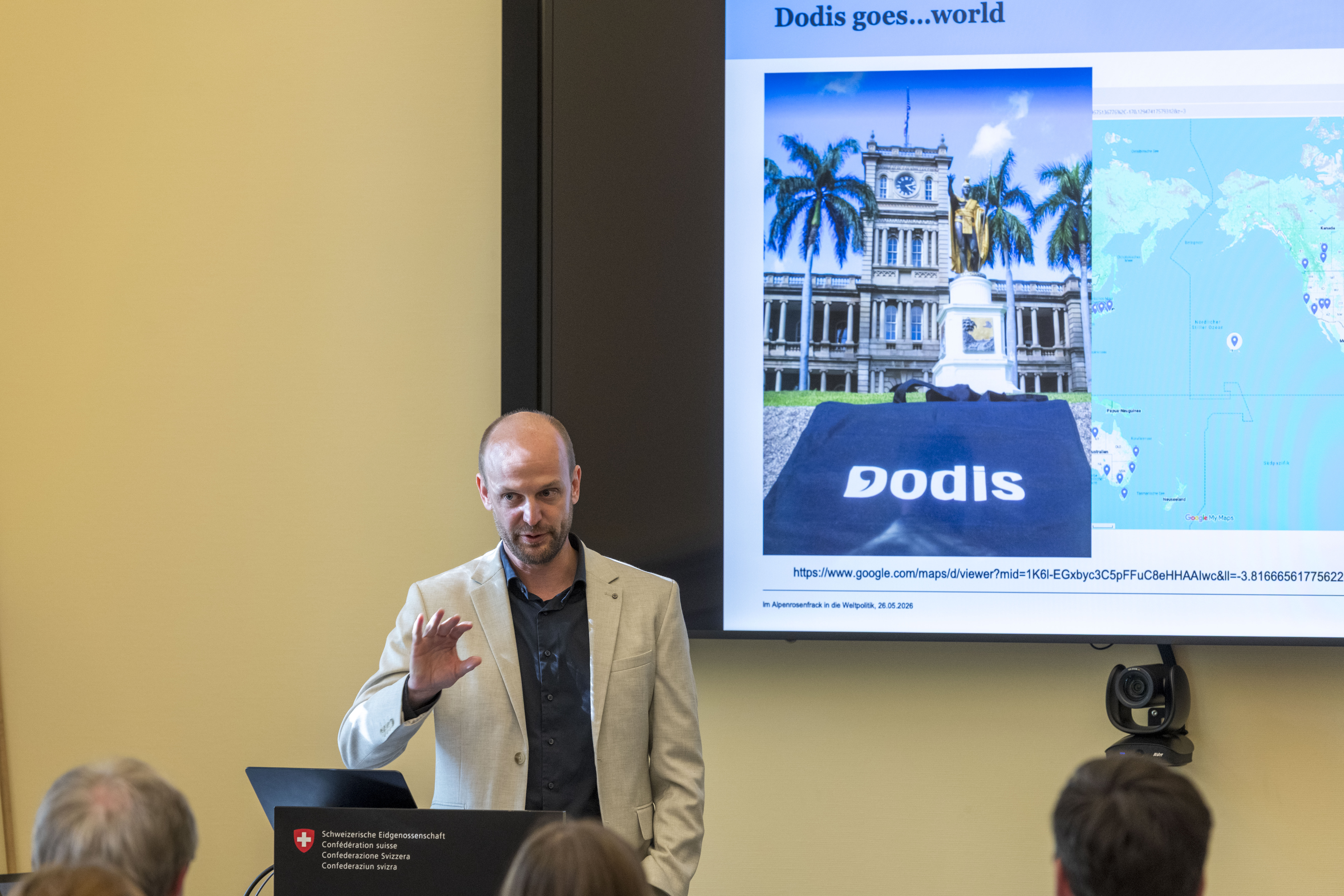 Dr. Julian Wettengel