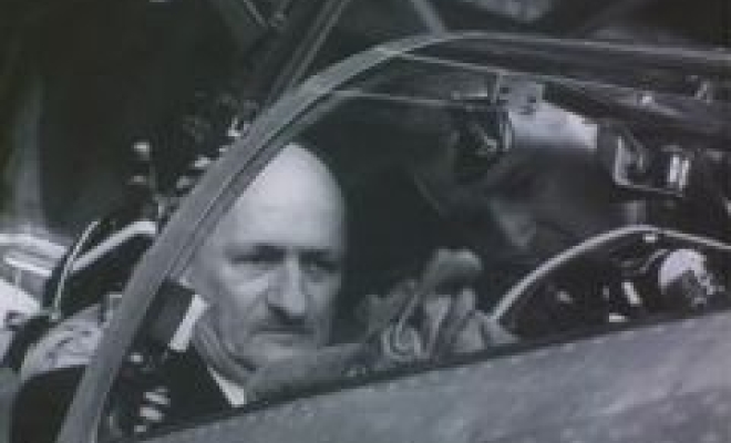 Crash avant le départ? Le Conseilller fédéral Chaudet dans le cockpit d'un Mirage à l'Expo64 à Lausanne (Schweizersiche Filmwochenschau)