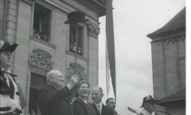 Winston Churchill nach seiner berühmten Rede vom 19. September 1946 an der Universität Zürich, zusammen mit Tochter Mary (dodis.ch/33386).