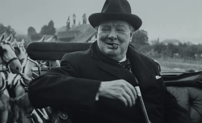Winston Churchill il 17 settembre 1946 su una carrozza scoperta lungo il Frischingweg a Köniz